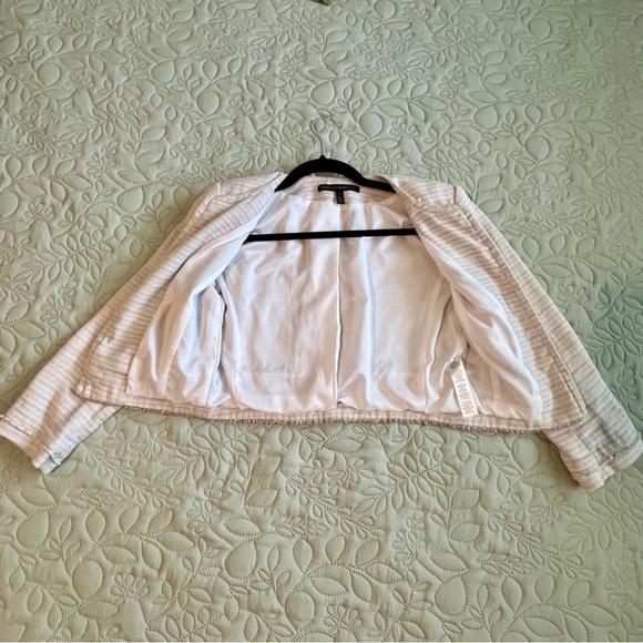 White House Black Market Cropped Linen Blend Blazer - Size 2 - Picture 4 of 6